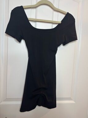NWOT Black Scoop Neck Open Back Unitard Short Sleeve Women’s Size M no label